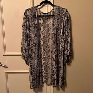 Black & White Snake Skin Print Semi-Sheer Kimono/Cardigan | Size 2XL
